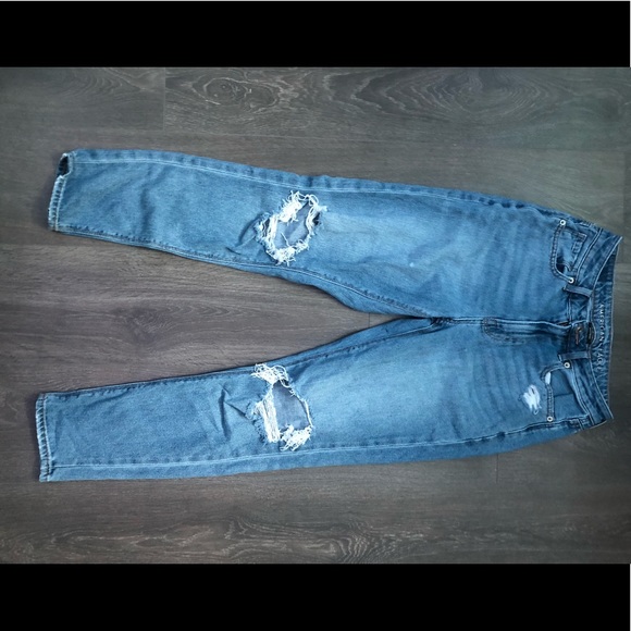 Distressed mom jeans - Picture 2 of 4